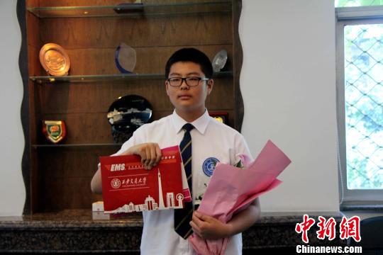 张煜皓以优异成绩被西安交大少年班录取。　梅镱泷 摄
