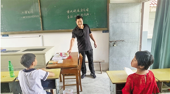 周曰忠|一个老师两名学生 丽水最小学校上完最后一课