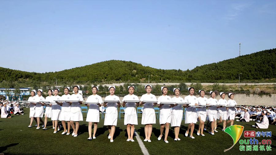 国际护士节 高校为准白衣天使举行授帽宣誓传