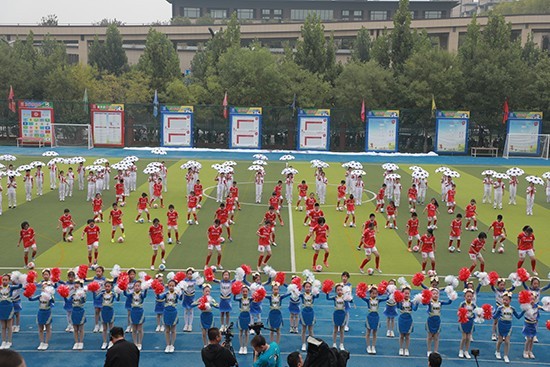 北京市“校园足球主题月”启动仪式在北京学校举行。北京教育融媒体中心供图